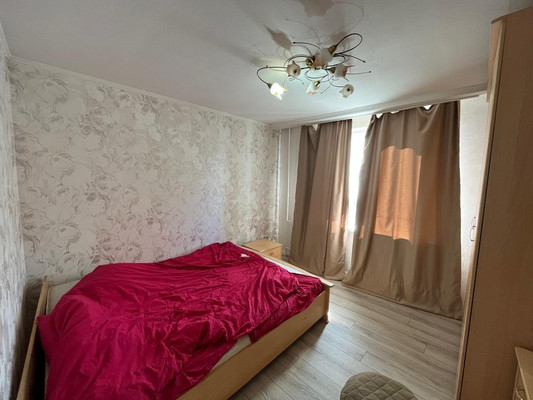 Продам трехкомнатную (3-комн.) квартиру, Ленина ул, 107, Белореченск г