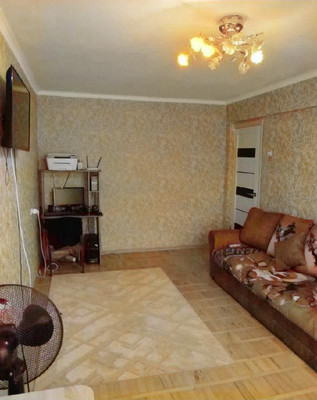 Продам трехкомнатную (3-комн.) квартиру, Новороссийская ул, 72, Армавир г