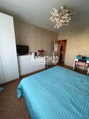 Продам трехкомнатную (3-комн.) квартиру, Планерная ул, 71к3, Санкт-Петербург г