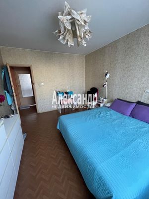 Продам трехкомнатную (3-комн.) квартиру, Планерная ул, 71к3, Санкт-Петербург г