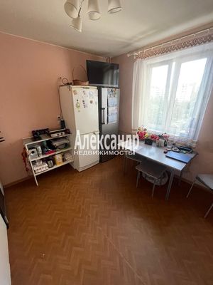 Продам трехкомнатную (3-комн.) квартиру, Планерная ул, 71к3, Санкт-Петербург г