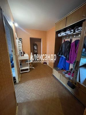 Продам трехкомнатную (3-комн.) квартиру, Планерная ул, 71к3, Санкт-Петербург г