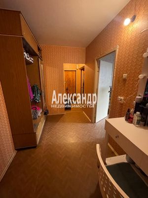 Продам трехкомнатную (3-комн.) квартиру, Планерная ул, 71к3, Санкт-Петербург г