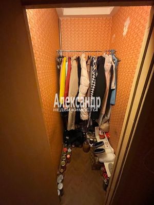 Продам трехкомнатную (3-комн.) квартиру, Планерная ул, 71к3, Санкт-Петербург г
