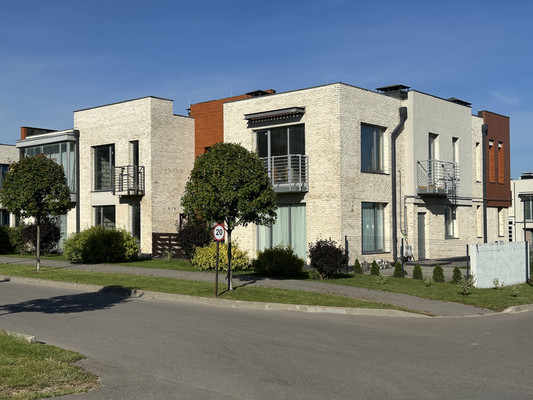 Продам таунхаус, Черничная ул, 62к1, Большое Свинорье д, 0 км от города