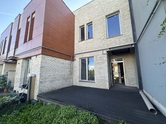 Продам таунхаус, Черничная ул, 62к1, Большое Свинорье д, 0 км от города