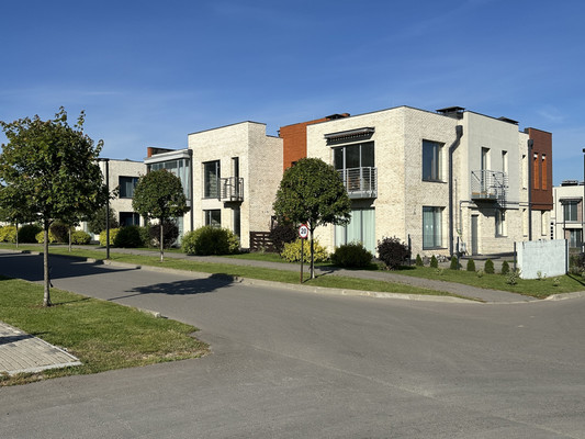 Продам таунхаус, Черничная ул, 62к1, Большое Свинорье д, 0 км от города