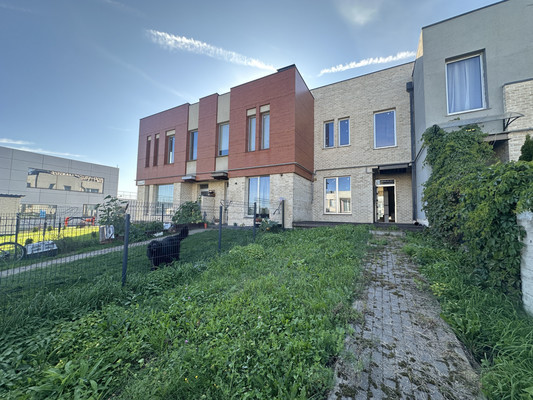 Продам таунхаус, Черничная ул, 62к1, Большое Свинорье д, 0 км от города