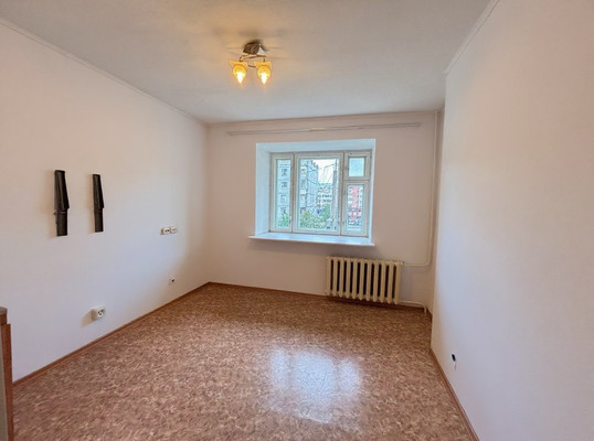 Продам однокомнатную (1-комн.) квартиру, Ленина ул, 24, Сыктывкар г