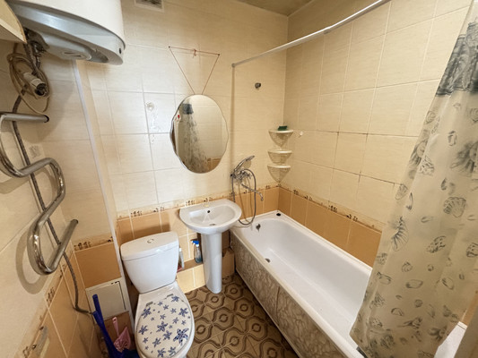Продам однокомнатную (1-комн.) квартиру, Ленина ул, 24, Сыктывкар г