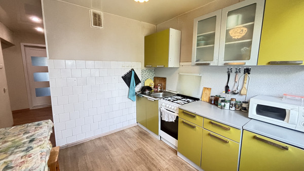 Продам трехкомнатную (3-комн.) квартиру, Орджоникидзе ул, 49, Сыктывкар г