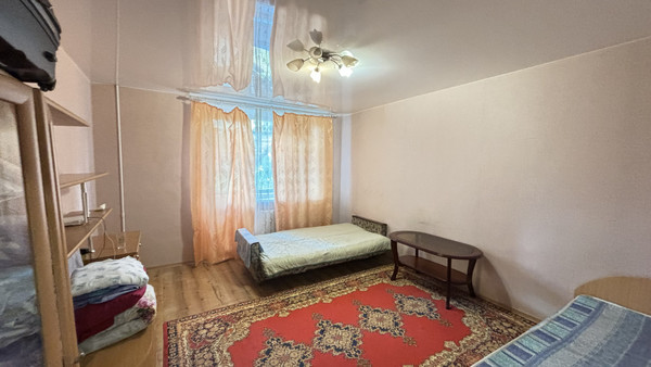 Продам трехкомнатную (3-комн.) квартиру, Орджоникидзе ул, 49, Сыктывкар г