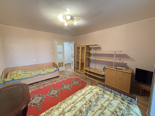 Продам трехкомнатную (3-комн.) квартиру, Орджоникидзе ул, 49, Сыктывкар г