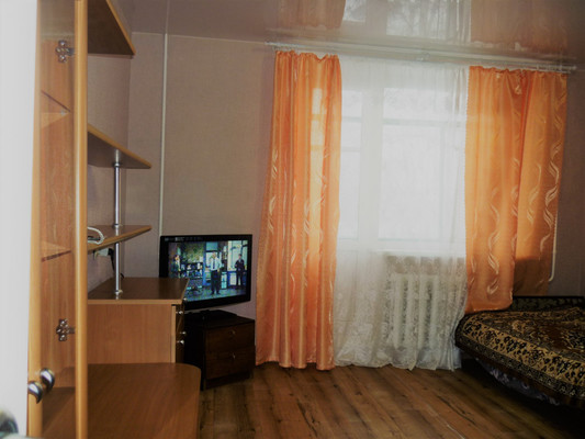 Продам трехкомнатную (3-комн.) квартиру, Орджоникидзе ул, 49, Сыктывкар г