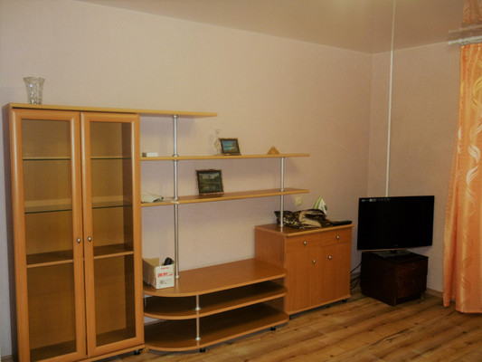 Продам трехкомнатную (3-комн.) квартиру, Орджоникидзе ул, 49, Сыктывкар г