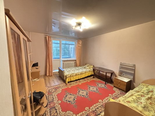 Продам трехкомнатную (3-комн.) квартиру, Орджоникидзе ул, 49, Сыктывкар г