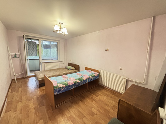 Продам трехкомнатную (3-комн.) квартиру, Орджоникидзе ул, 49, Сыктывкар г