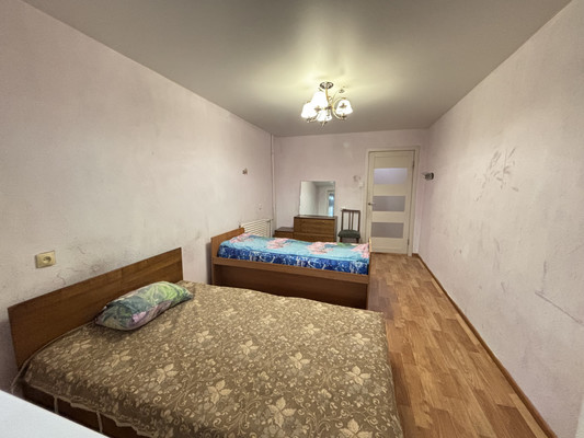 Продам трехкомнатную (3-комн.) квартиру, Орджоникидзе ул, 49, Сыктывкар г