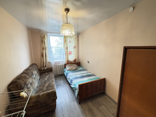 Продам трехкомнатную (3-комн.) квартиру, Орджоникидзе ул, 49, Сыктывкар г