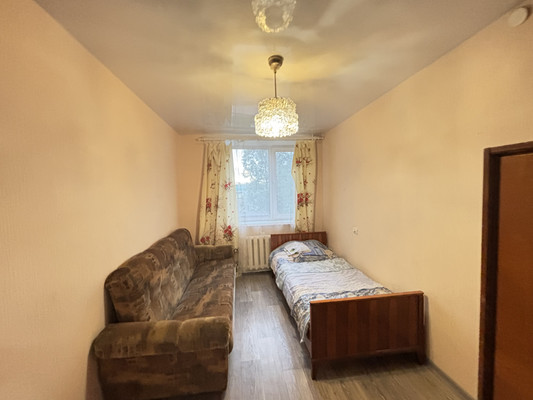 Продам трехкомнатную (3-комн.) квартиру, Орджоникидзе ул, 49, Сыктывкар г