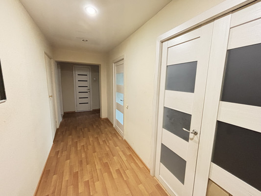 Продам трехкомнатную (3-комн.) квартиру, Орджоникидзе ул, 49, Сыктывкар г