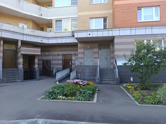 Продам двухкомнатную (2-комн.) квартиру, Сиреневый б-р, 44к1, Москва г
