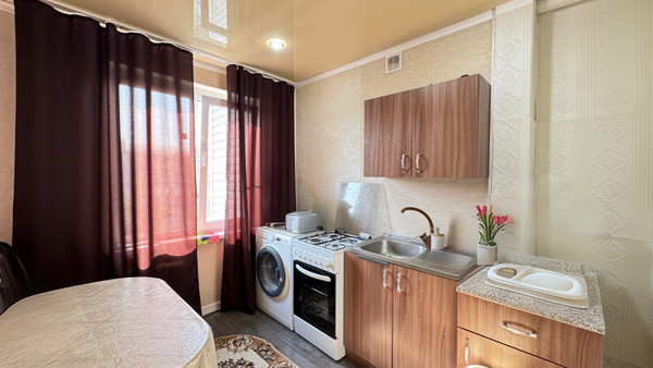 Продам двухкомнатную (2-комн.) квартиру, 2-й Таманской Дивизии ул, 472, Вольный Аул кп