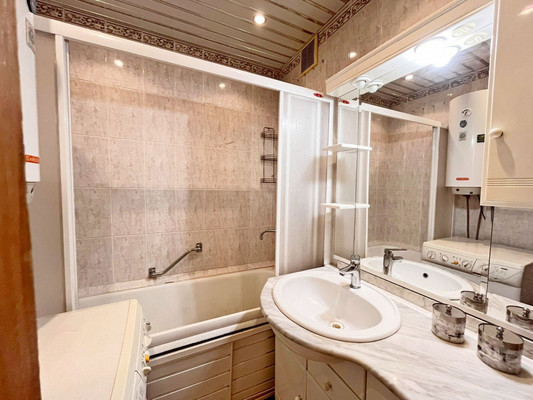 Продам трехкомнатную (3-комн.) квартиру, Шереметьевская ул, 35, Москва г