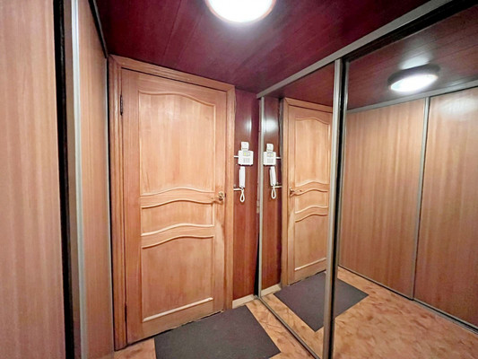 Продам трехкомнатную (3-комн.) квартиру, Шереметьевская ул, 35, Москва г