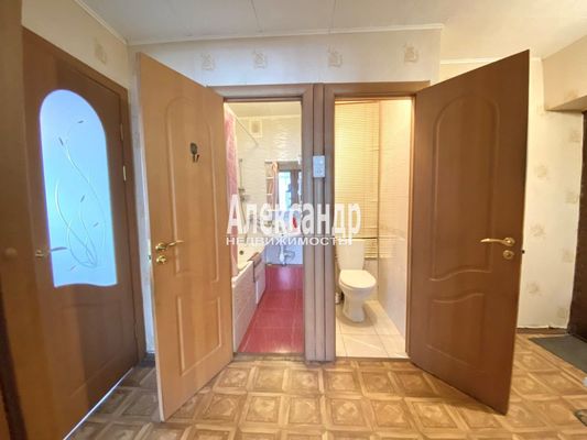 Продам двухкомнатную (2-комн.) квартиру, 2-й Муринский пр-кт, 16, Санкт-Петербург г