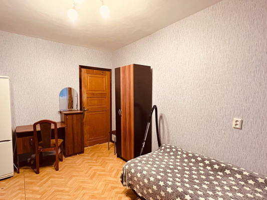 Продам комнату в 3-комн. квартире, Сиреневый б-р, 8, Санкт-Петербург г