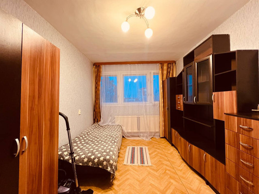 Продам комнату в 3-комн. квартире, Сиреневый б-р, 8, Санкт-Петербург г