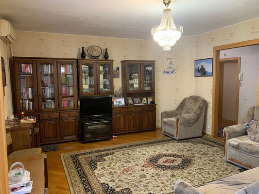 Продам трехкомнатную (3-комн.) квартиру, Гоголя ул, 100, Армавир г