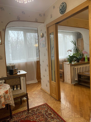 Продам трехкомнатную (3-комн.) квартиру, Гоголя ул, 100, Армавир г