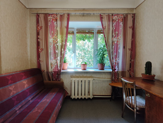 Продам трехкомнатную (3-комн.) квартиру, Ленина ул, 38, Санкт-Петербург г