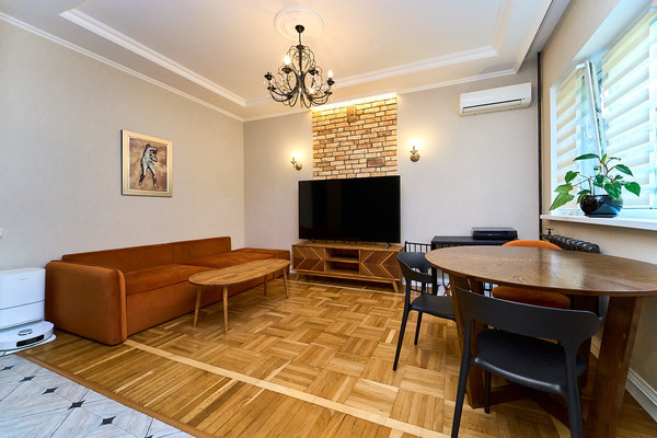 Продам трехкомнатную (3-комн.) квартиру, Одесская ул, 21, Краснодар г