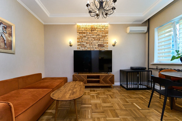 Продам трехкомнатную (3-комн.) квартиру, Одесская ул, 21, Краснодар г