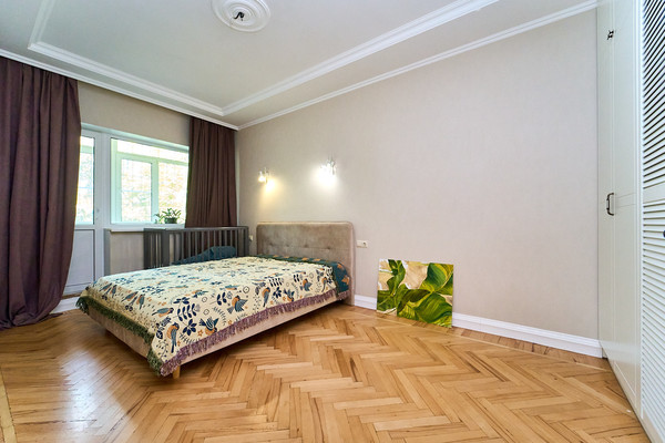 Продам трехкомнатную (3-комн.) квартиру, Одесская ул, 21, Краснодар г