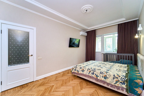 Продам трехкомнатную (3-комн.) квартиру, Одесская ул, 21, Краснодар г