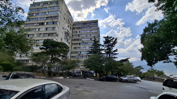 Продам двухкомнатную (2-комн.) квартиру, Стахановская ул, 32, Массандра пгт