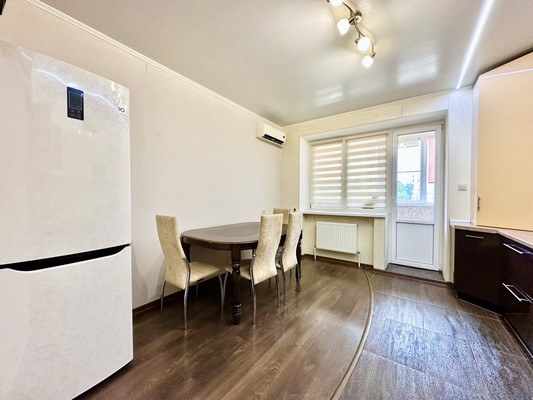 Продам двухкомнатную (2-комн.) квартиру, Ахшарумова ул, 3к1, Астрахань г