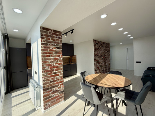 Продам трехкомнатную (3-комн.) квартиру, Космонавтов ул, 14, Астрахань г