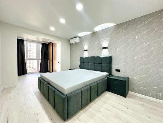 Продам трехкомнатную (3-комн.) квартиру, Космонавтов ул, 14, Астрахань г