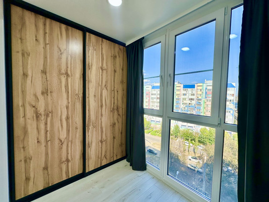 Продам трехкомнатную (3-комн.) квартиру, Космонавтов ул, 14, Астрахань г