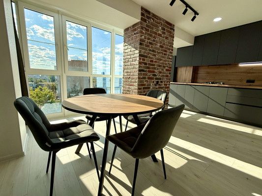 Продам трехкомнатную (3-комн.) квартиру, Космонавтов ул, 14, Астрахань г