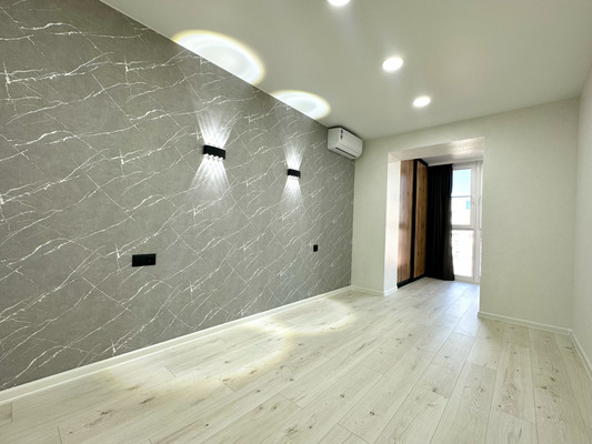 Продам трехкомнатную (3-комн.) квартиру, Космонавтов ул, 14, Астрахань г
