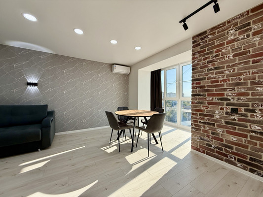 Продам трехкомнатную (3-комн.) квартиру, Космонавтов ул, 14, Астрахань г
