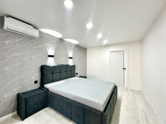 Продам трехкомнатную (3-комн.) квартиру, Космонавтов ул, 14, Астрахань г