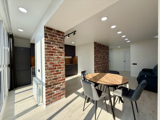 Продам трехкомнатную (3-комн.) квартиру, Космонавтов ул, 14, Астрахань г