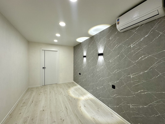 Продам трехкомнатную (3-комн.) квартиру, Космонавтов ул, 14, Астрахань г
